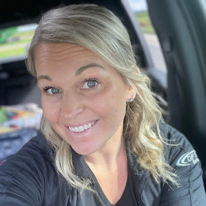 Meet your Posher, Elizabeth